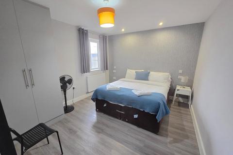2 bedroom apartment to rent, Bath Road, Hounslow TW3