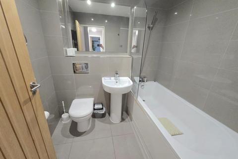 2 bedroom apartment to rent, Bath Road, Hounslow TW3