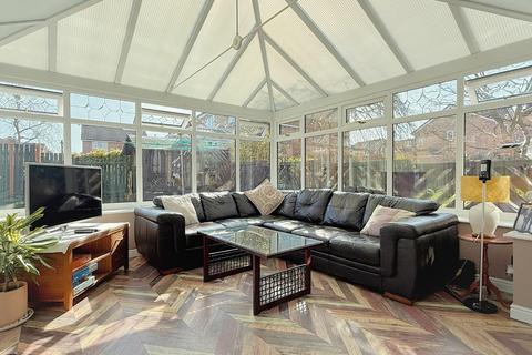 4 bedroom detached house for sale, Swinnow Green, Pudsey, LS28 9AW