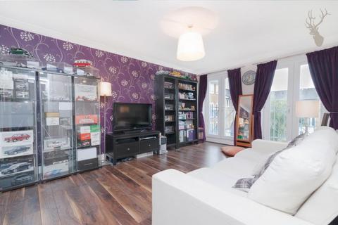 2 bedroom flat to rent, Fuller Close, Shoreditch E2