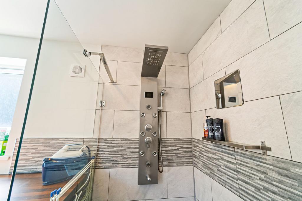 Utility/Shower Room