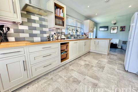 4 bedroom detached house for sale, Kirkhurst Close, Brightlingsea, CO7