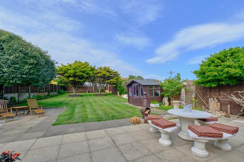 3 bedroom detached house for sale, Beach Close, Seaford