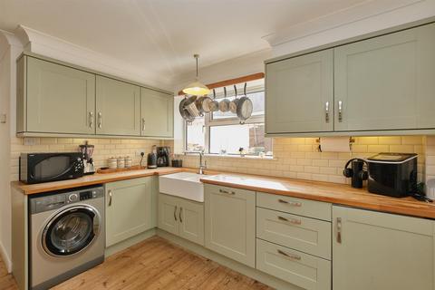 3 bedroom detached house for sale, Beach Close, Seaford