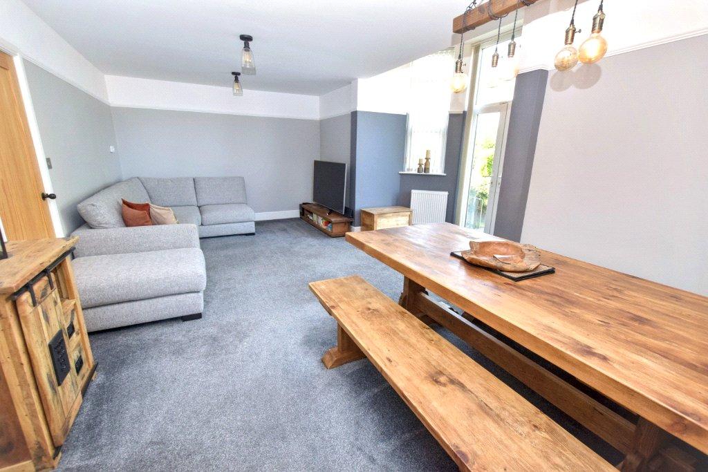 Lounge/ Dining Area