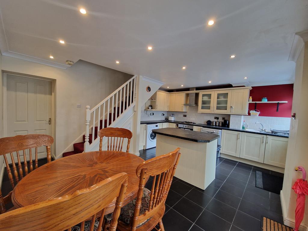 Kitchen/ Dining Area
