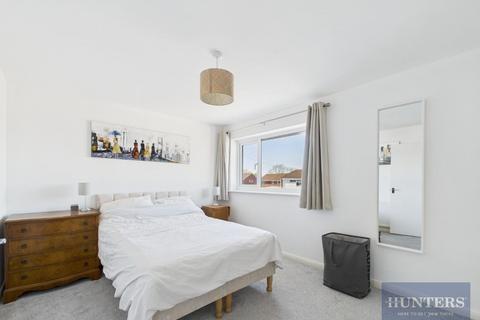 3 bedroom end of terrace house to rent, Atherstone Close, Cheltenham