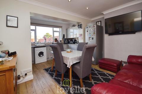3 bedroom semi-detached house for sale, Penshurst Road, Cleethorpes DN35