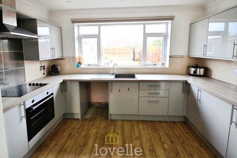 3 bedroom semi-detached house for sale, Penshurst Road, Cleethorpes DN35