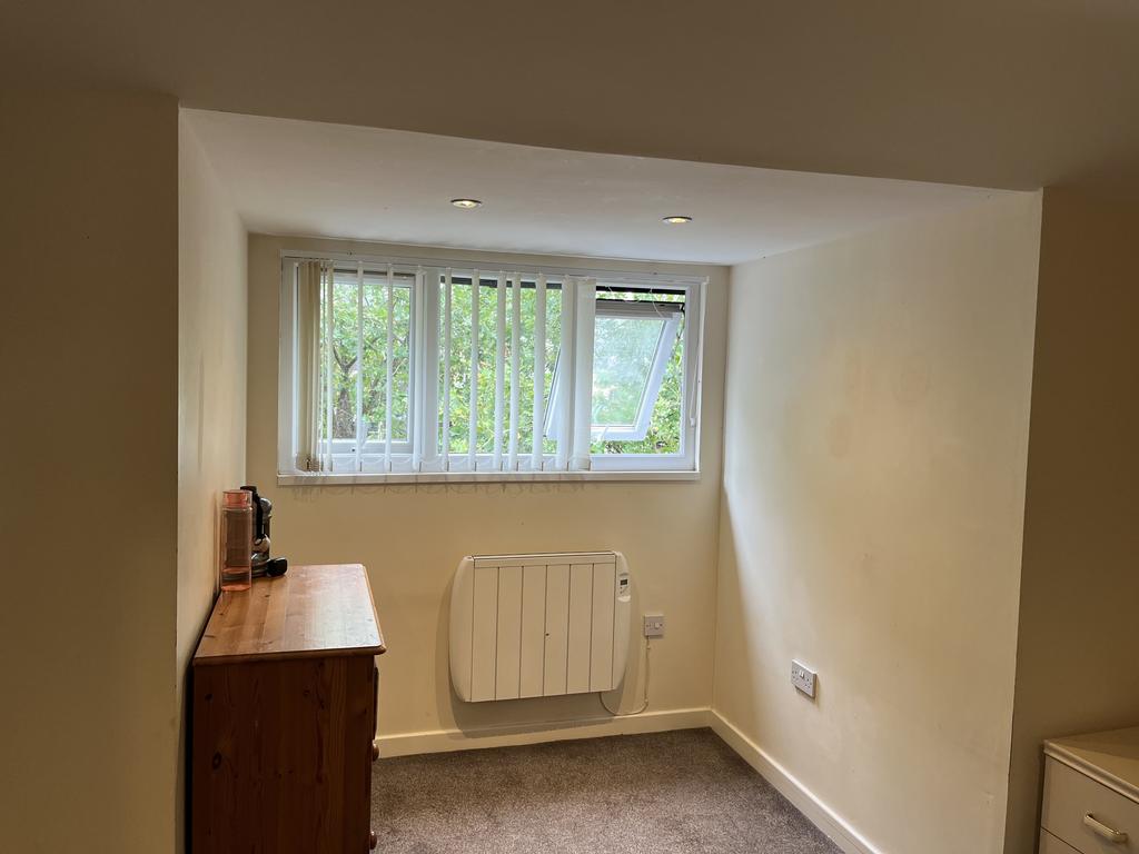 Bedroom photo 2