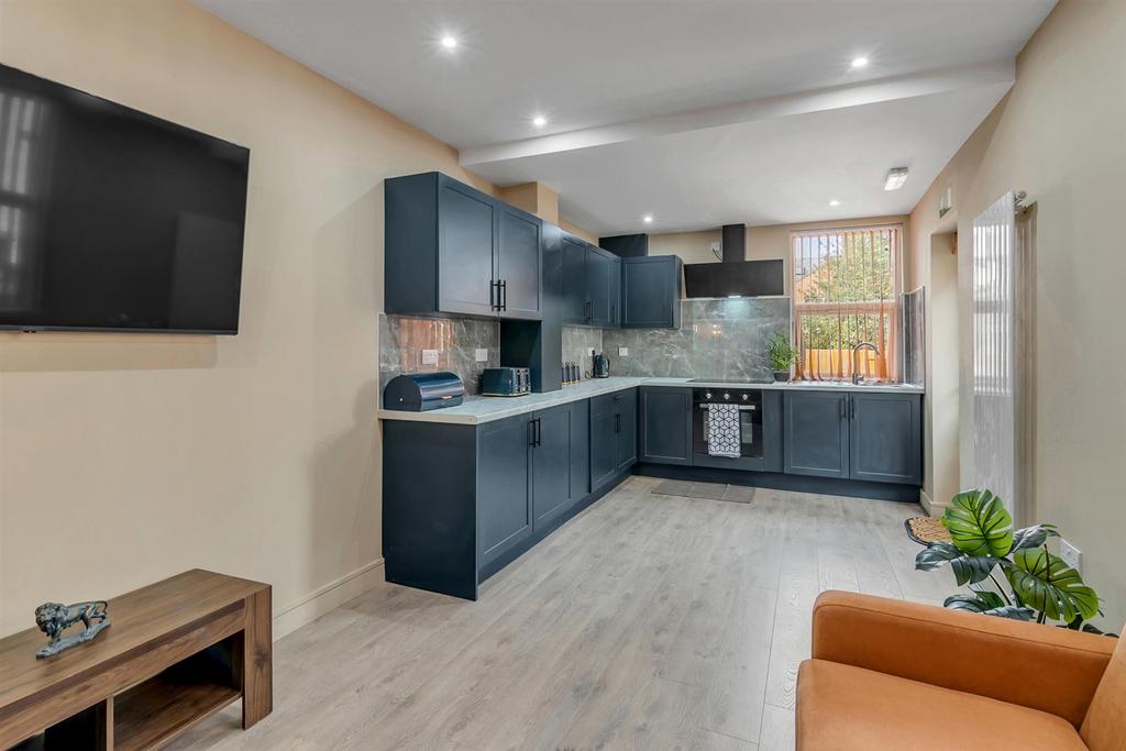 37 Melville Road, Coventry, CV1 3 A (82).jpg