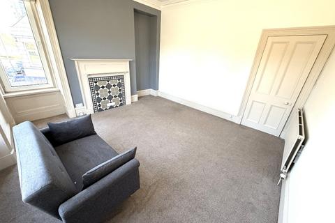 3 bedroom flat to rent, North Deeside Road, Cults, Aberdeen, AB15