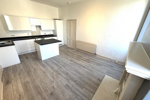 3 bedroom flat to rent, North Deeside Road, Cults, Aberdeen, AB15