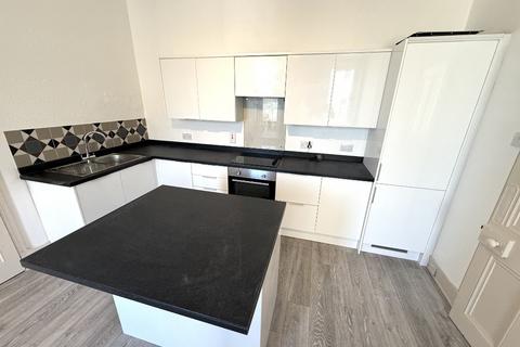 3 bedroom flat to rent, North Deeside Road, Cults, Aberdeen, AB15