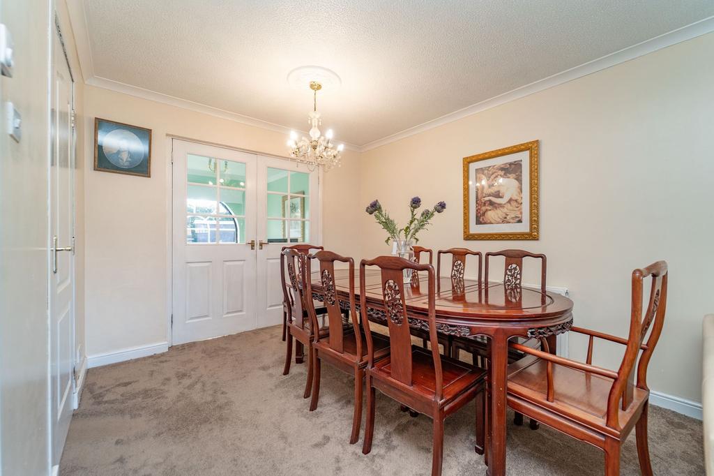Lounge/Dining