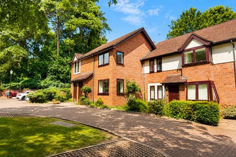 2 bedroom retirement property for sale, Garden Court, Priory Road, Warwick