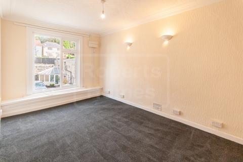 2 bedroom flat to rent, Commercial Street, Ystalyfera, Swansea