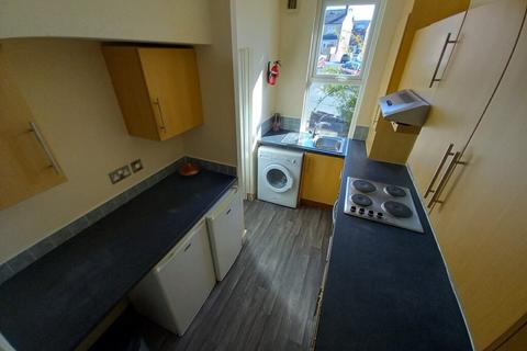 4 bedroom terraced house for sale, Barnbrough Street, Burley, Leeds