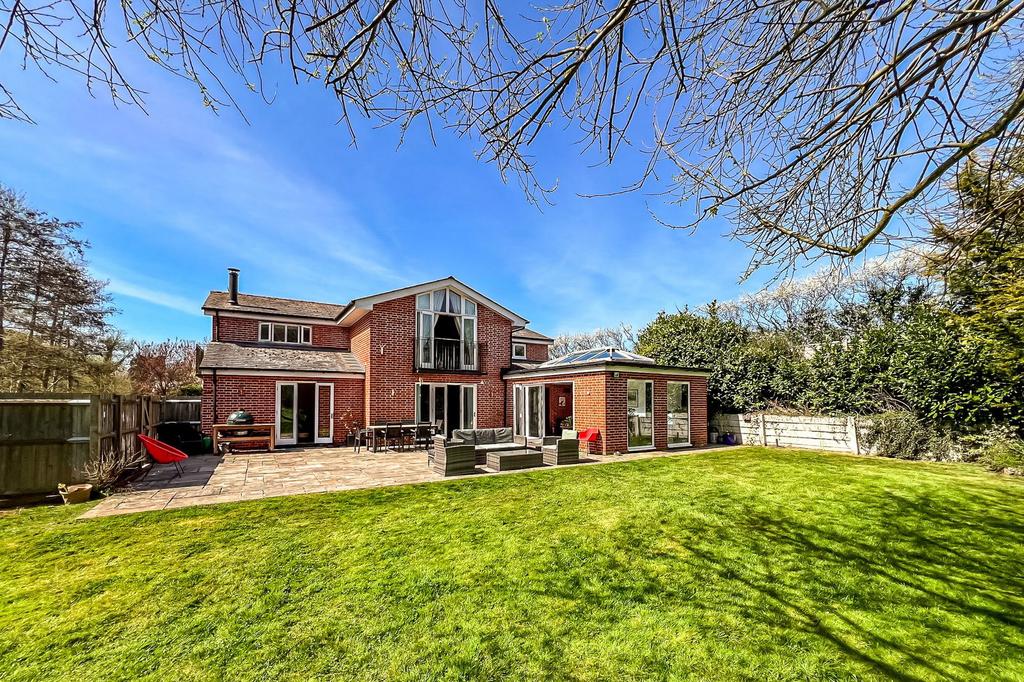 Lions Yard, Monks Eleigh IP7 4 bed detached house - £770,000