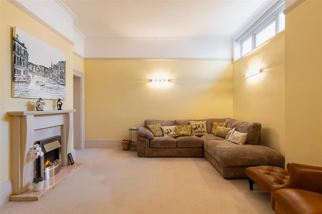 Lounge-2.jpg