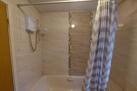2 bedroom semi-detached bungalow to rent, Kingfisher Grove, Bradford, BD8