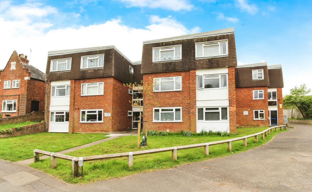 Glebe Court, Whitnash, CV31 2 bed flat - £175,000