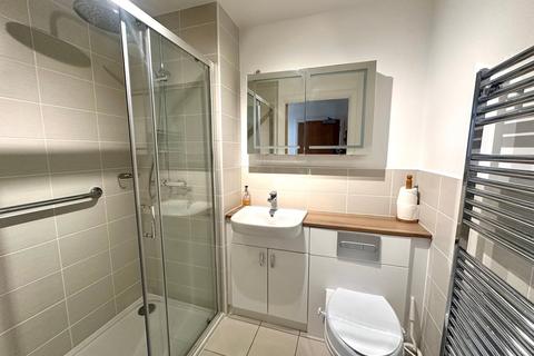 2 bedroom apartment for sale, Hempstead Road, Bovingdon HP3