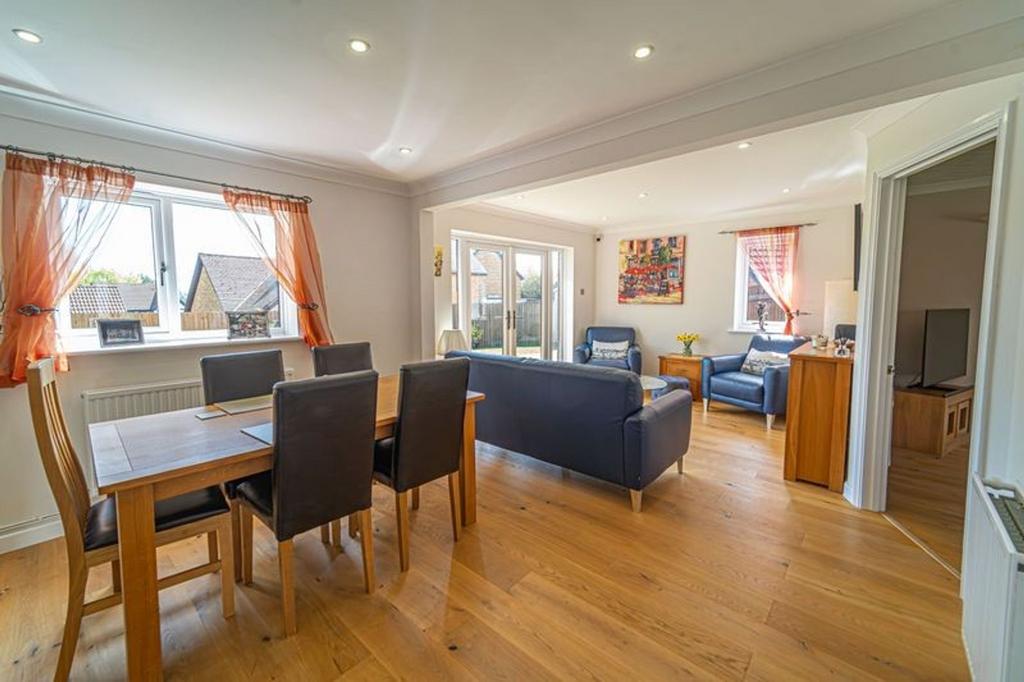 Diner / Family room