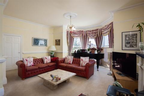 undefined, Oakwood Lane, Roundhay LS8