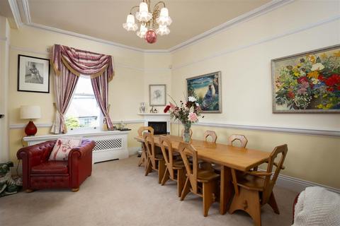 undefined, Oakwood Lane, Roundhay LS8