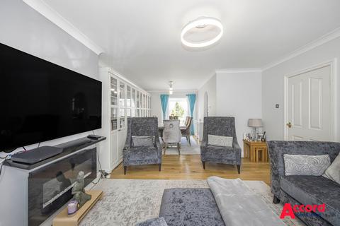 3 bedroom semi-detached house for sale, Dee Way, Romford, RM1