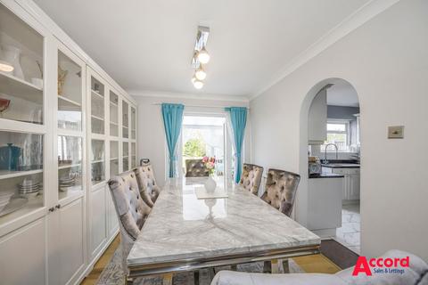 3 bedroom semi-detached house for sale, Dee Way, Romford, RM1