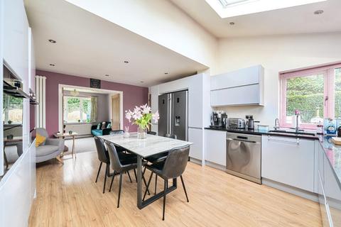 3 Bishopdale Drive, Collingham, Wetherby, LS22 5LP
