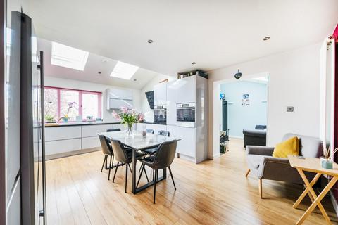 3 Bishopdale Drive, Collingham, Wetherby, LS22 5LP
