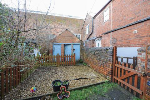 2 bedroom terraced house to rent, Chester Street, Chesterfield S40
