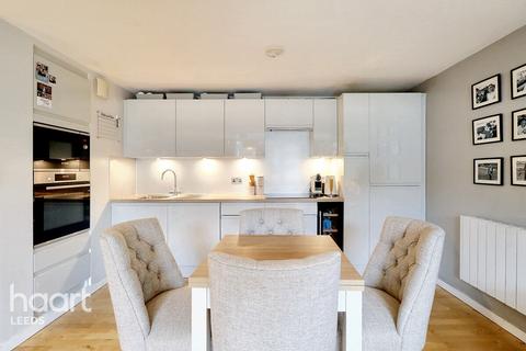 2 bedroom apartment for sale, The Avenue, Leeds