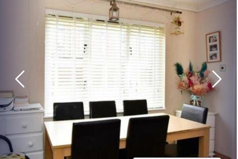 2 bedroom flat to rent, Barking, IG11
