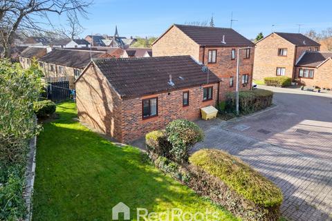 2 bedroom semi-detached house for sale, Moat Hills Court, Doncaster DN5