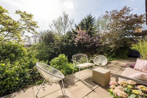 5 bedroom detached house to rent, Arthur Road, Wimbledon Park, London, SW19