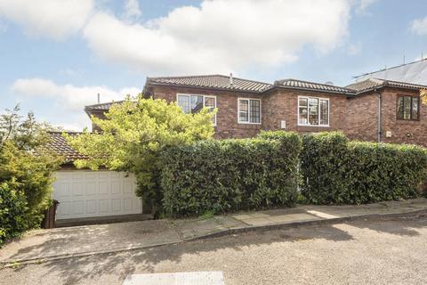 5 bedroom detached house to rent, Arthur Road, Wimbledon Park, London, SW19
