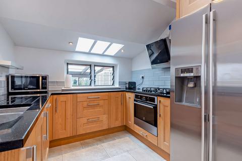 8 Harrow Close, Dorking, RH4 3BB