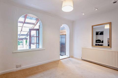 8 Harrow Close, Dorking, RH4 3BB