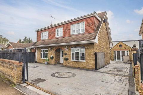 Iona Mill Lane, Horton, Slough, SL3 9PN