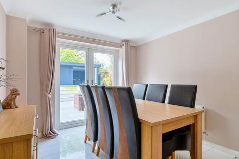 17 Thomas Mead, Pewsham, Chippenham, SN15 3YS