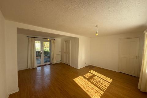 3 bedroom semi-detached house to rent, Beaumont Crescent, Brackley NN13
