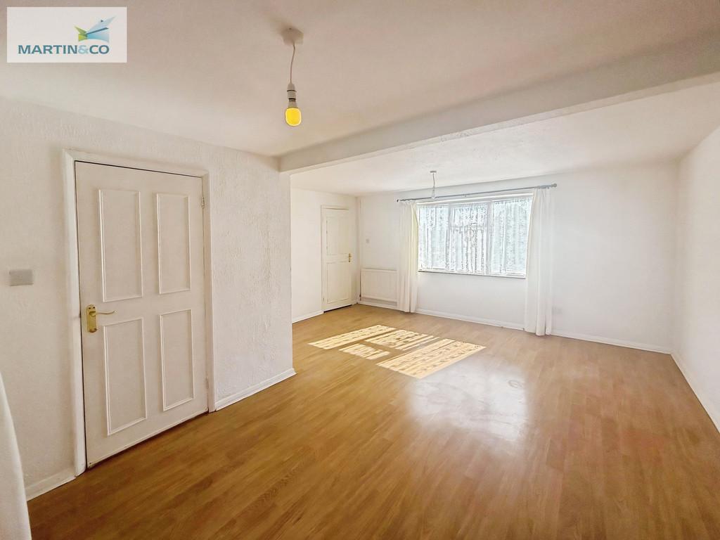 1dc804e9-Beaumont 20 Crescent 20living 20area