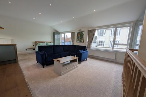 Studio to rent, High Street, Aldeburgh