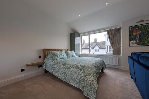 Studio to rent, High Street, Aldeburgh
