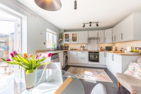14 Glebe Close, Burton, Carnforth, LA6 1PL