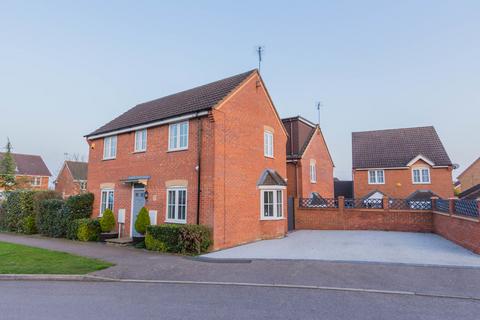 3 bedroom detached house to rent, Ebbw Vale Road, Irthlingborough NN9